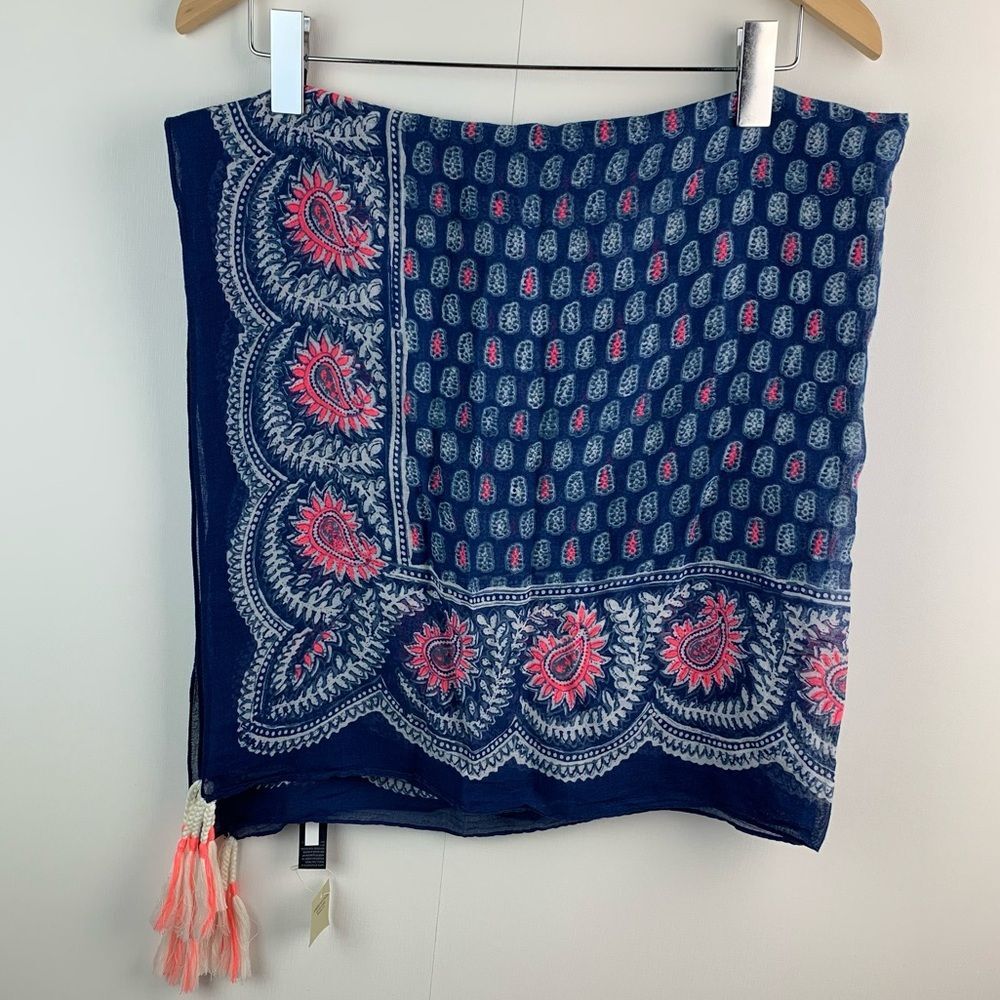 NWT American Eagle outfitters blue pink cotton scarf size 37”x39”